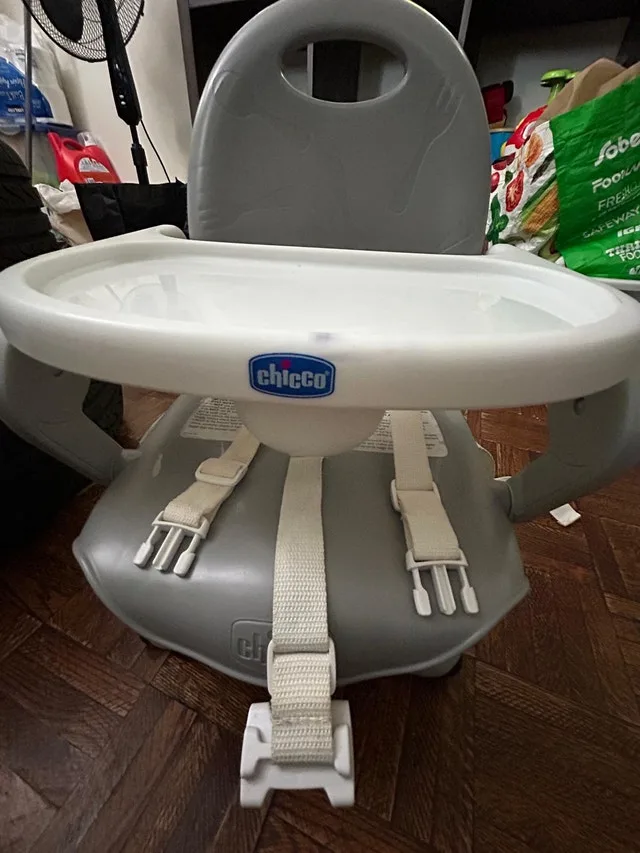 Chicco Pocket Snack Booster Seat - Like New