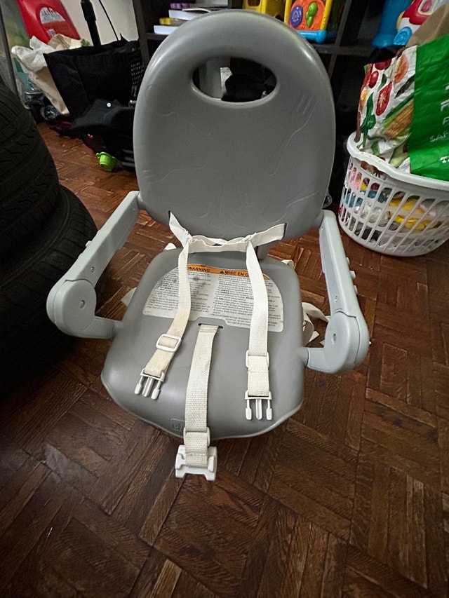 Chicco Pocket Snack Booster Seat - Like New - photo 3