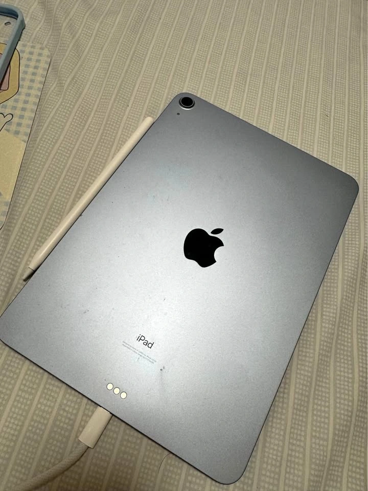 iPad Air 4 (256GB) + Apple Pencil 2 – Excellent Condition