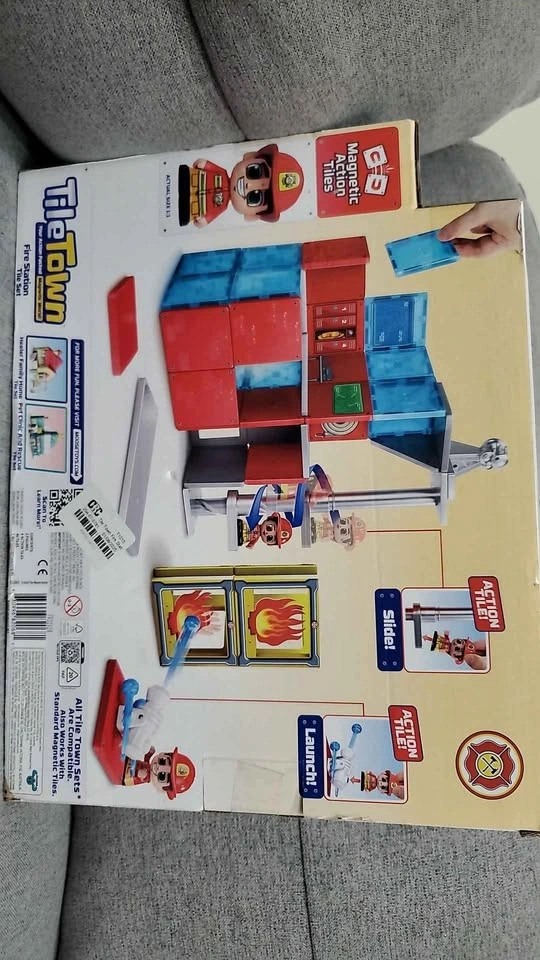 Tile Town Fire Station Magnetic Tiles Playset - photo 3