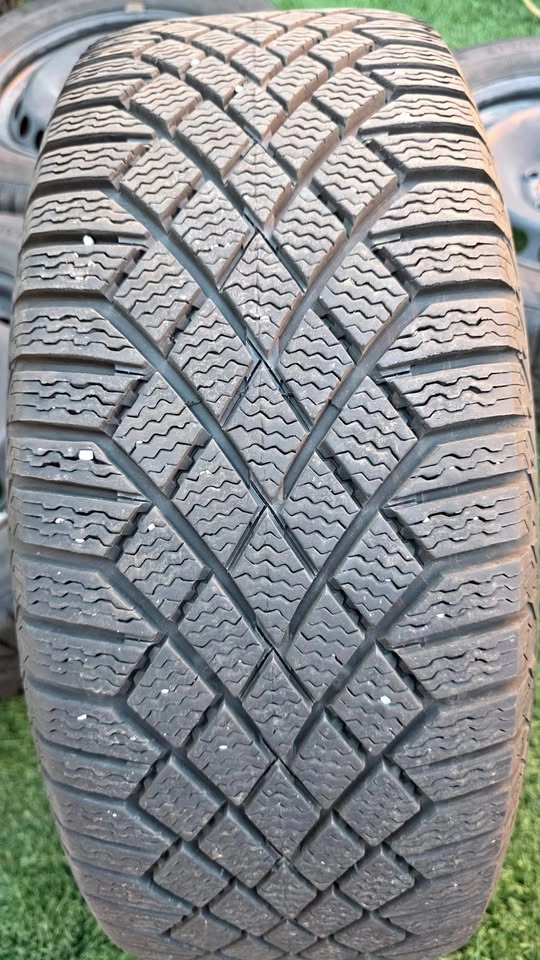215/60/16 Continental Winter Tires w/ VW Rims 5x112