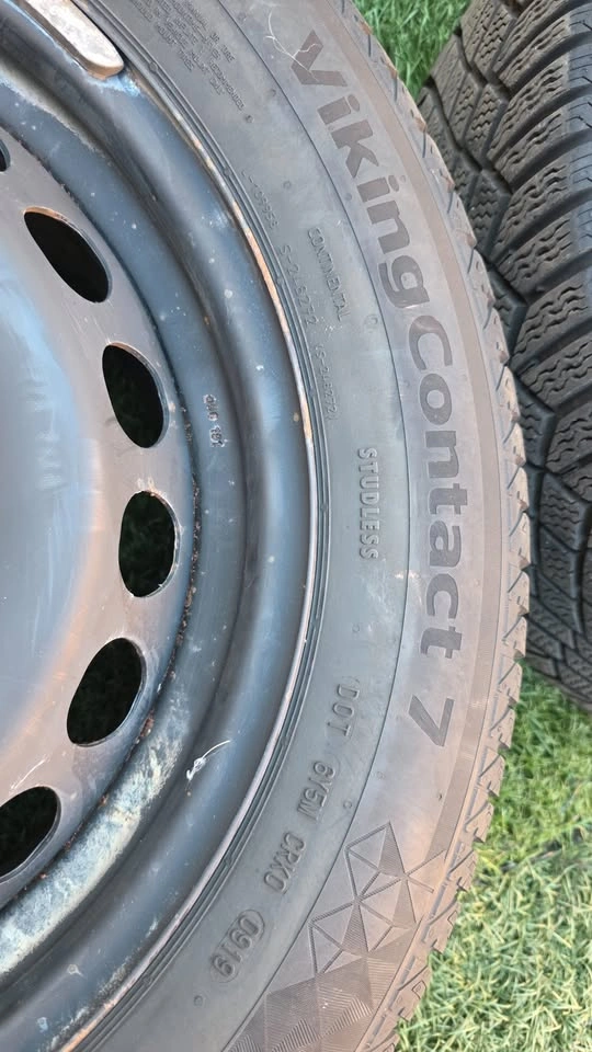 215/60/16 Continental Winter Tires w/ VW Rims 5x112 - photo 4