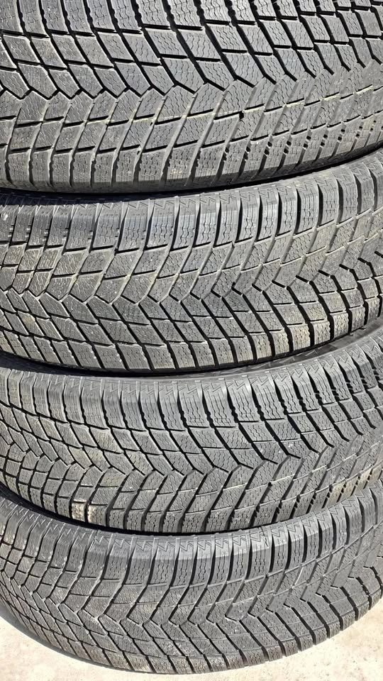 225/60/18 Continental UltimateContact Winter Tires