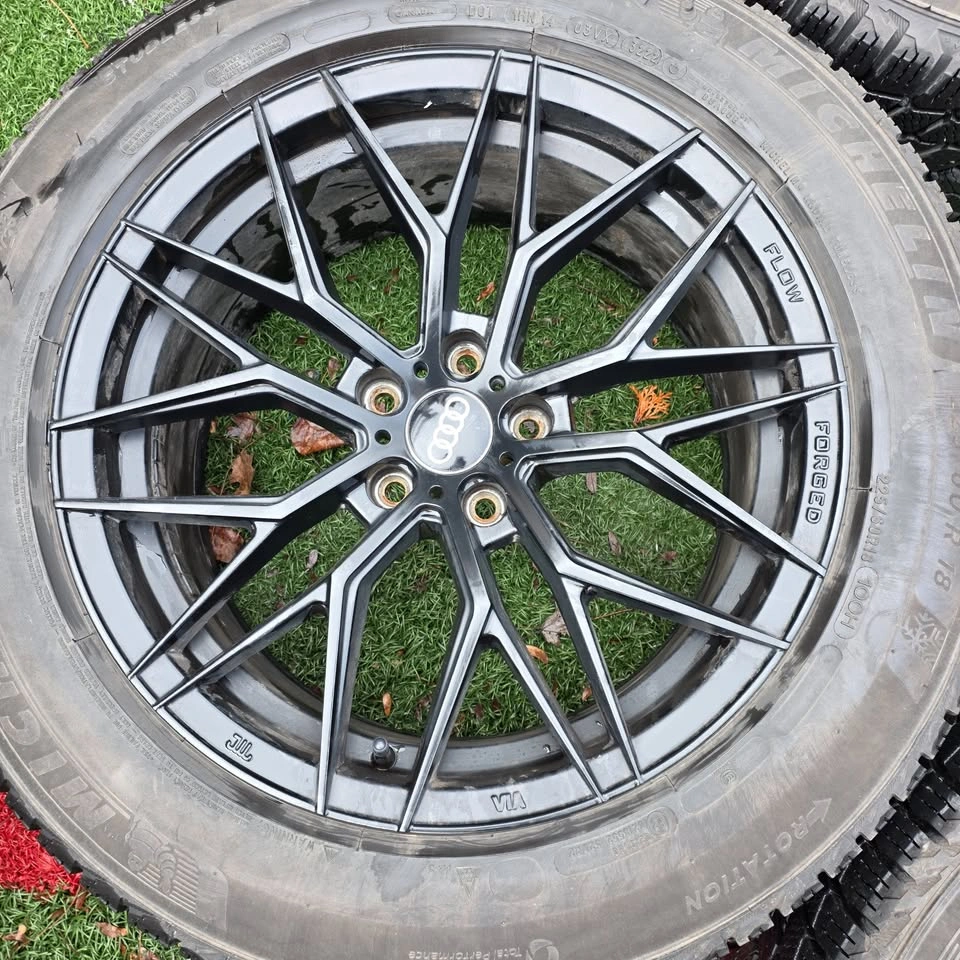 Michelin Winter Tires w/ Rims - 225/60R18 - photo 3