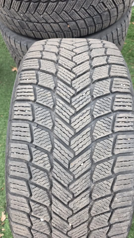 245/45/19 Michelin Winter Tires - 90% Tread - photo 4