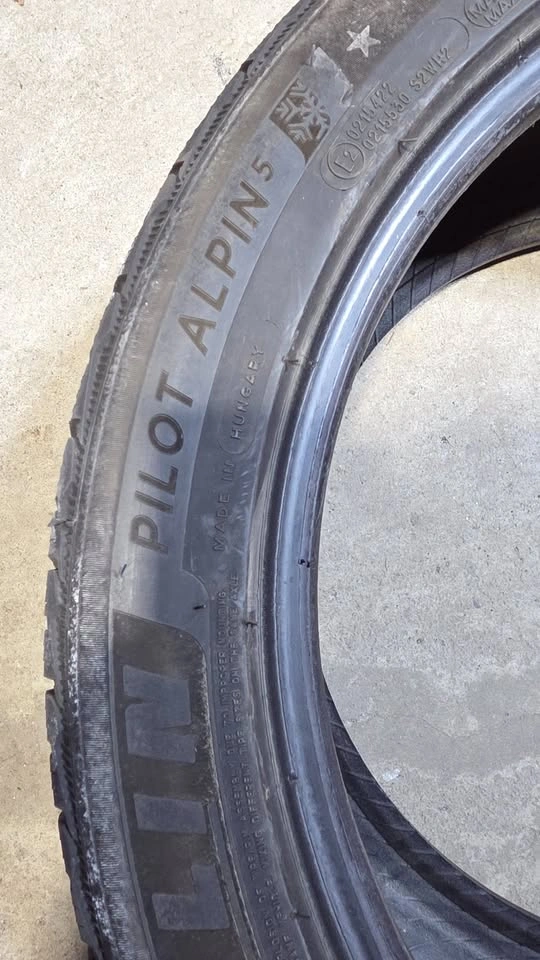 2 Michelin Winter Tires 285/40/19 - 80% Tread - photo 3