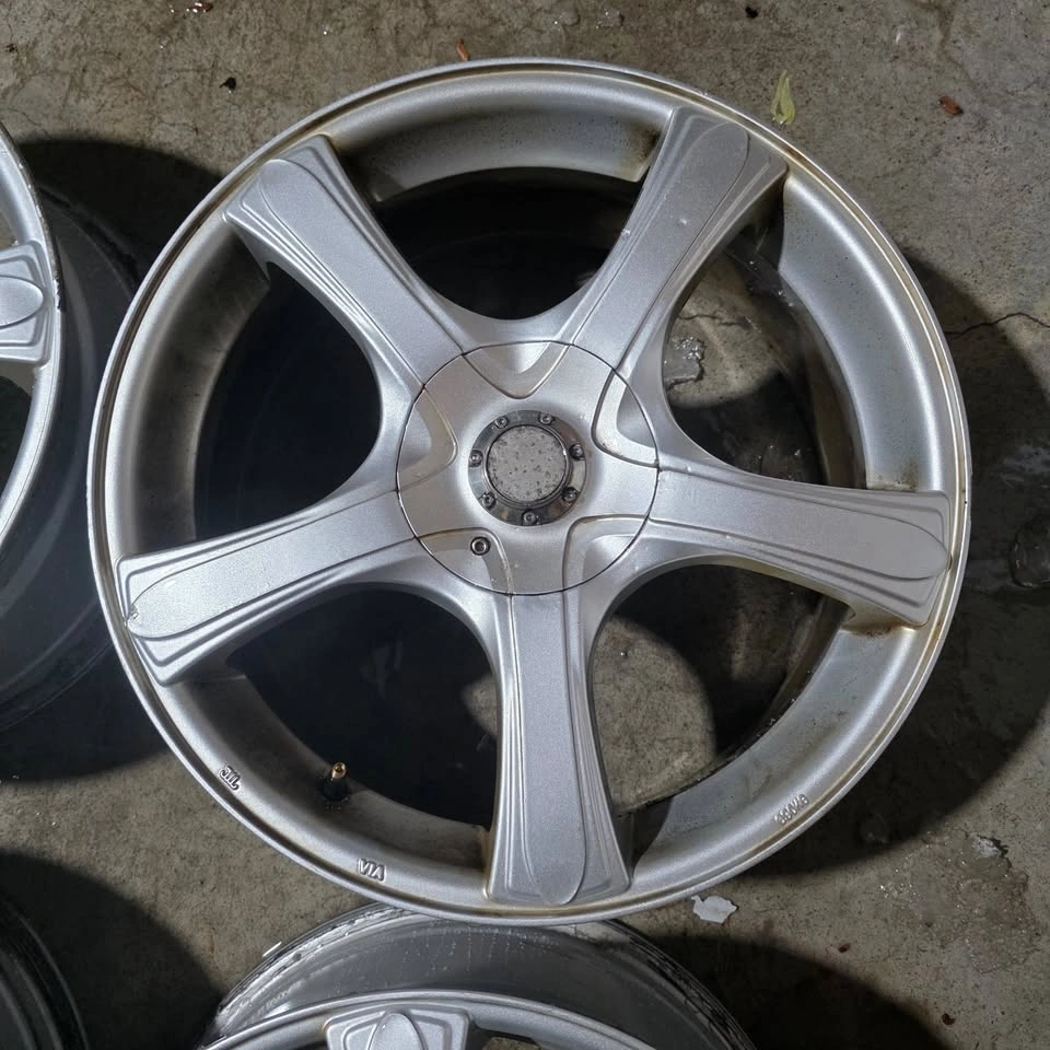 18 inch Alloy Rims 5x114.3 & 5x112 Dual Pattern - photo 3