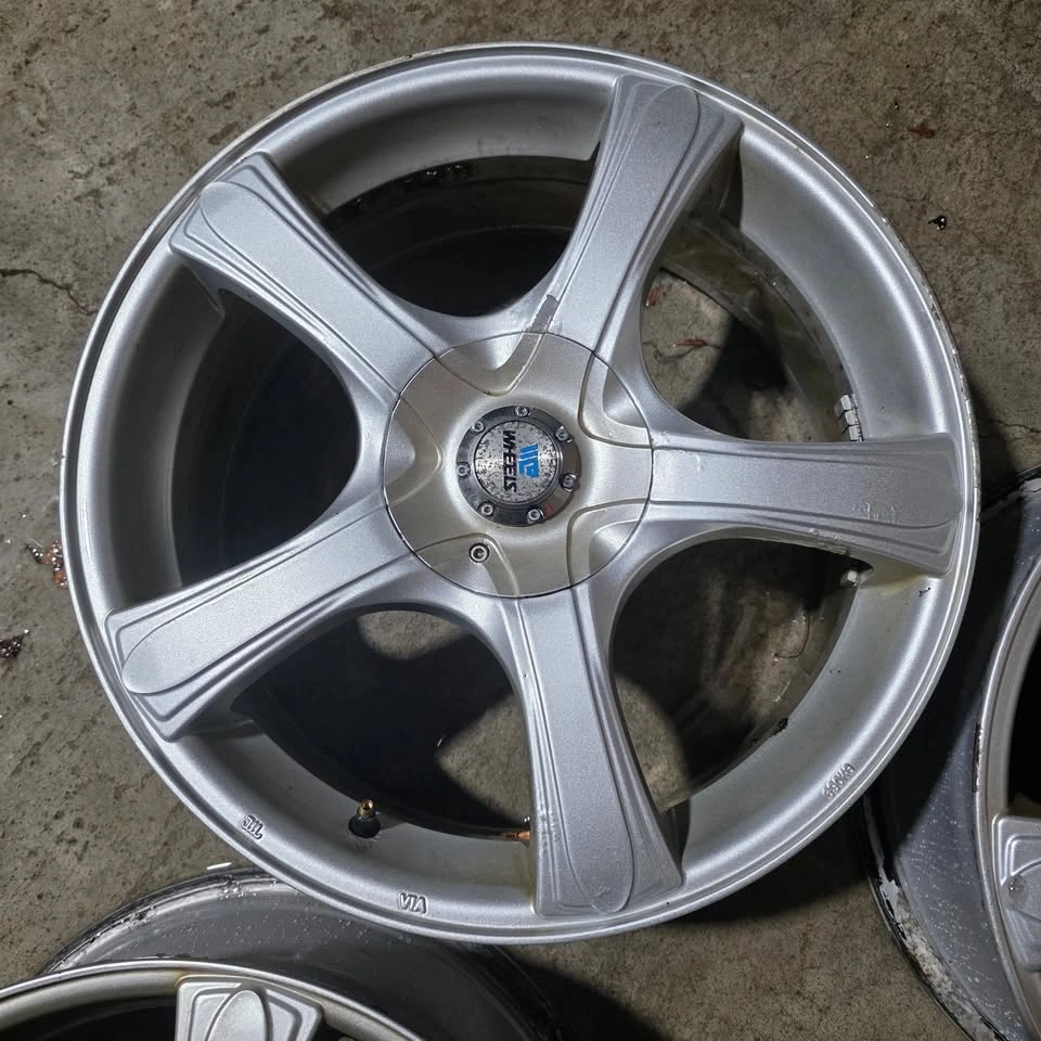 18 inch Alloy Rims 5x114.3 & 5x112 Dual Pattern - photo 4