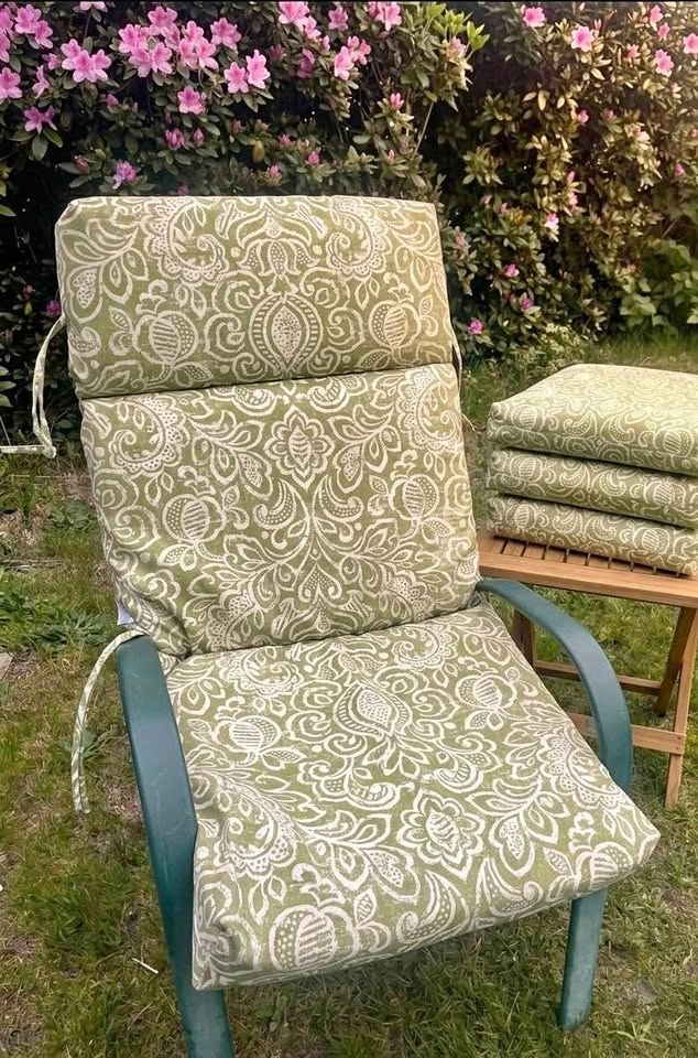 Set of 4 Outdoor Chair Cushions – Sage Botanical Pattern