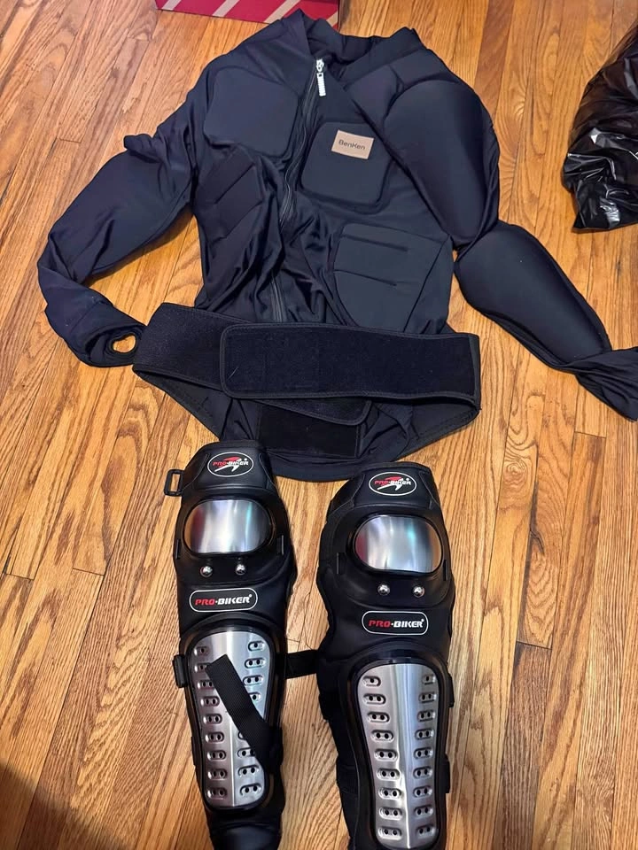 Motorcycle Protective Gear Set – Armored Jacket & Knee/Shin Guar