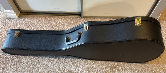 Hard acoustic guitar case