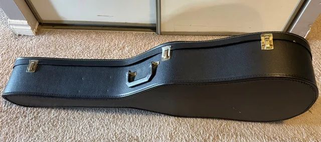 Hard acoustic guitar case