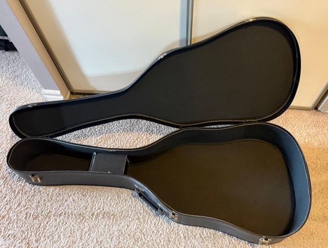 Hard acoustic guitar case - photo 2