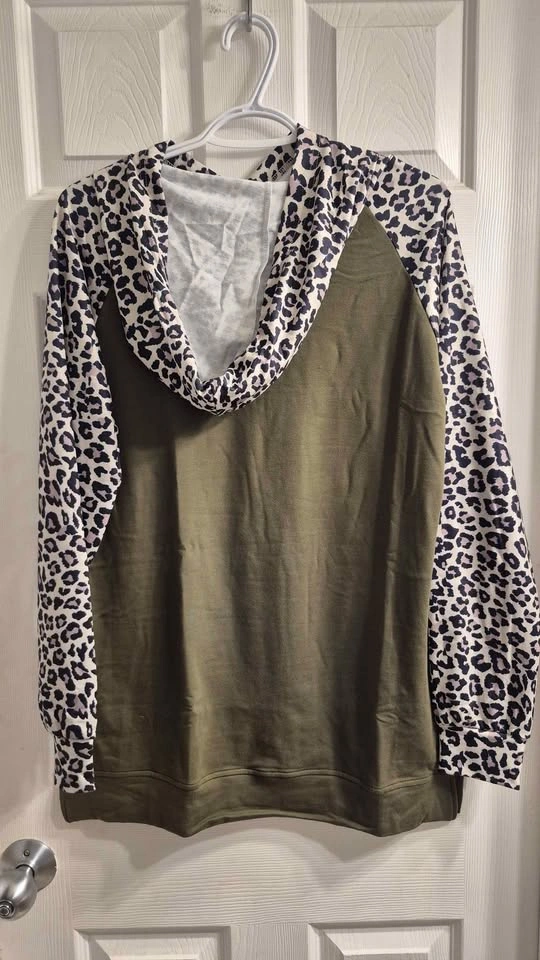 Olive Green Leopard Print Raglan Hoodie size small - photo 2