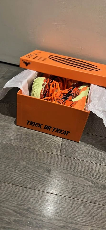 (BNIB) Halloween Puma Melo’s, size 6 Us - photo 4