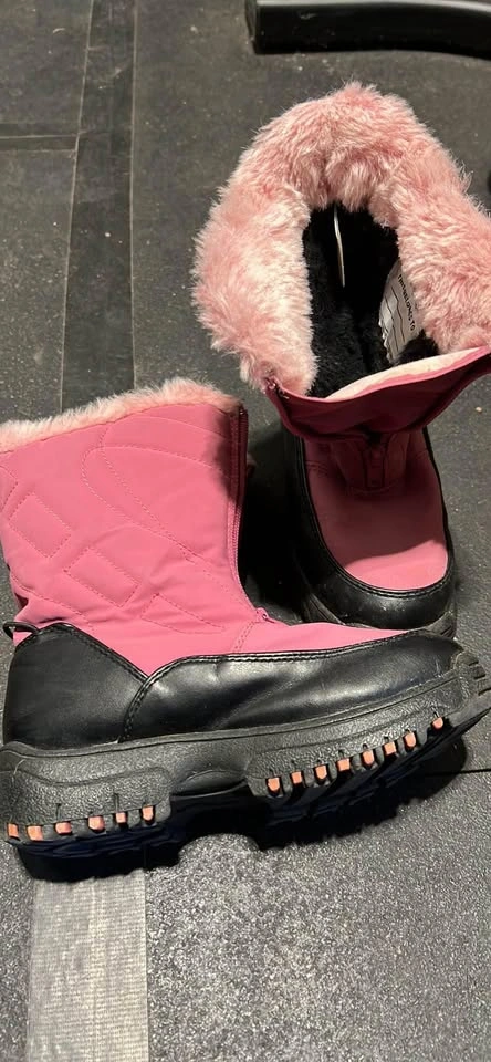 Girls boots. Size 13. Thermolite