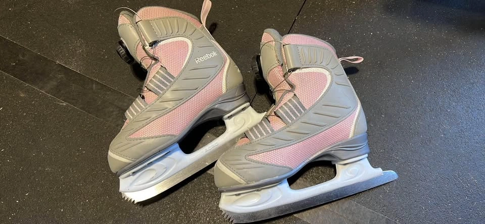 Girls skate size 12 J. Reebok
