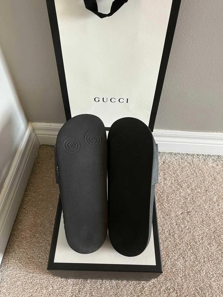 Men's Gucci GG Supreme Tiger Slides - Size 9 - photo 3