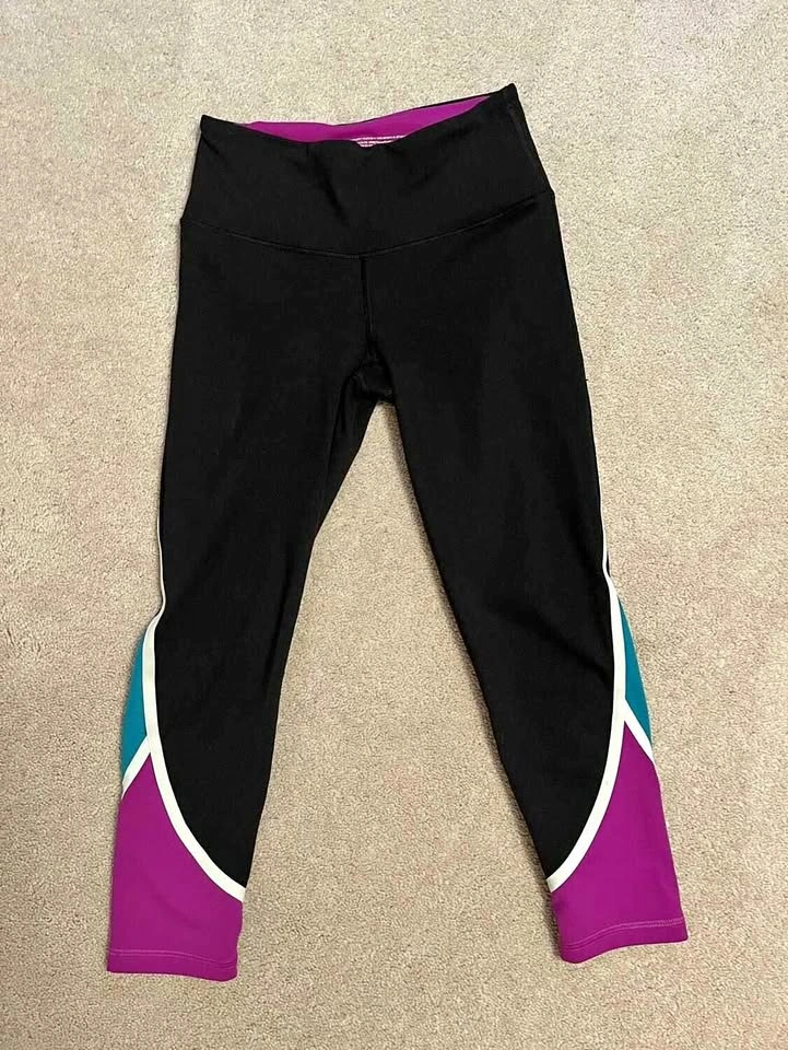 Like New - Victoria Secret 3/4 Leggings - Extra Small