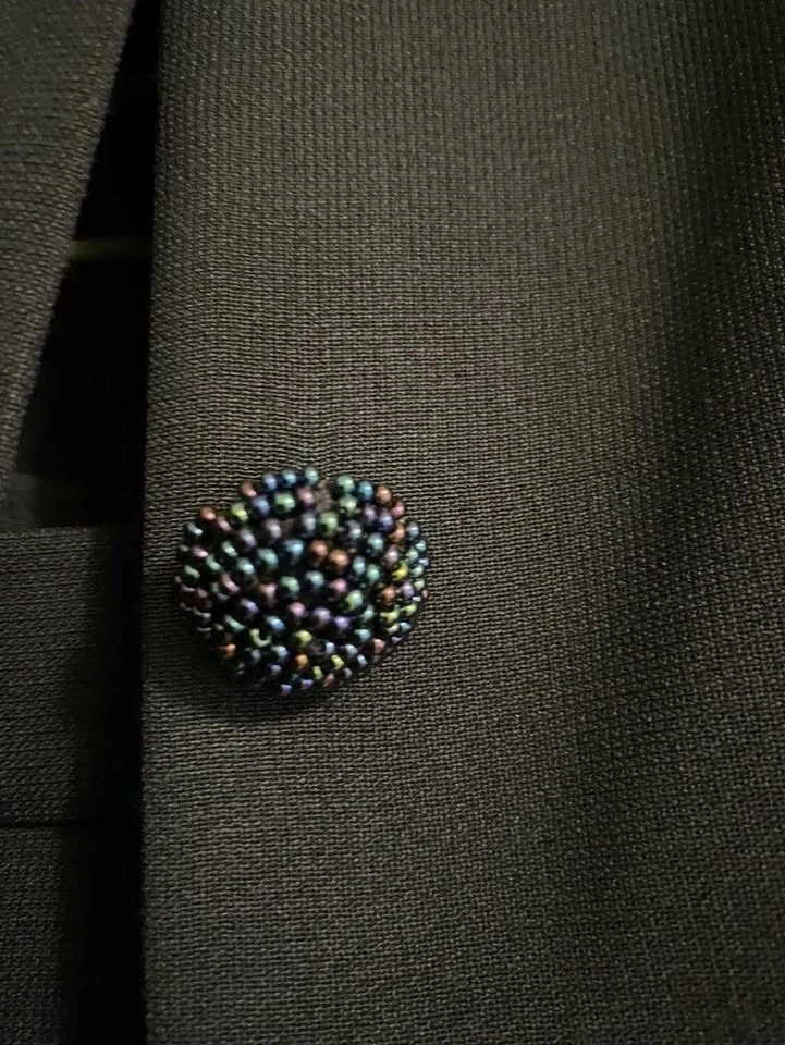 Like New - 2 Piece Gorgeous Custom Suit - photo 3