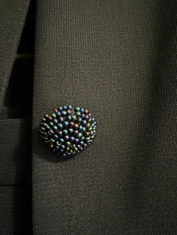 Like New - 2 Piece Gorgeous Custom Suit - photo 3