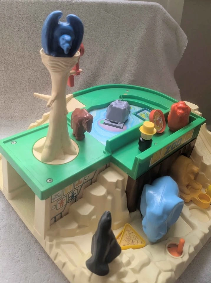 Vintage Fisher-Price Little People Zoo Playset with Figures - photo 3