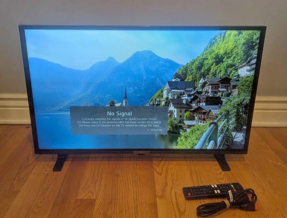 LG TV 28in Flat Screen Television