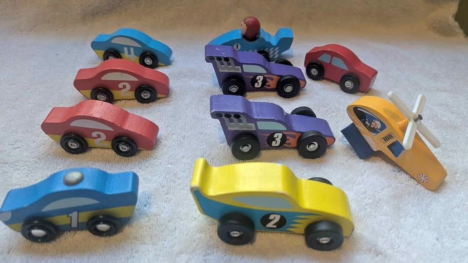 Lot of wooden cars Melissa & Doug mixed lot of 10