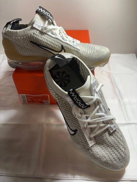 Brand New Nike VaporMax Youth Size 7Y - photo 2