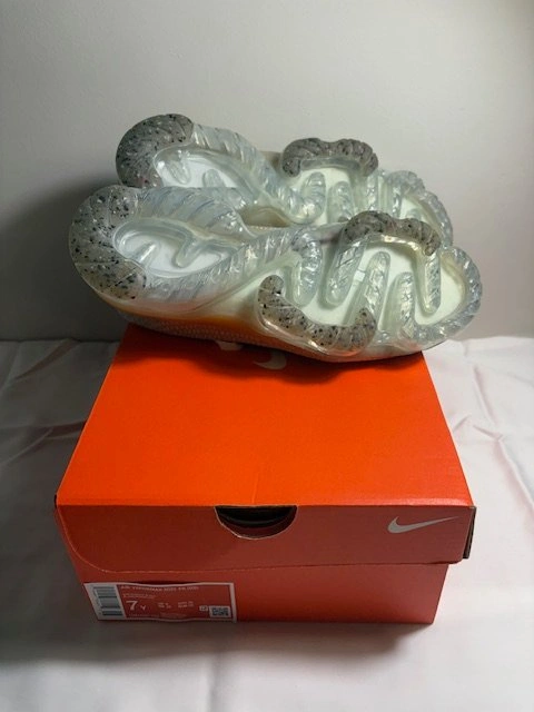 Brand New Nike VaporMax Youth Size 7Y - photo 3