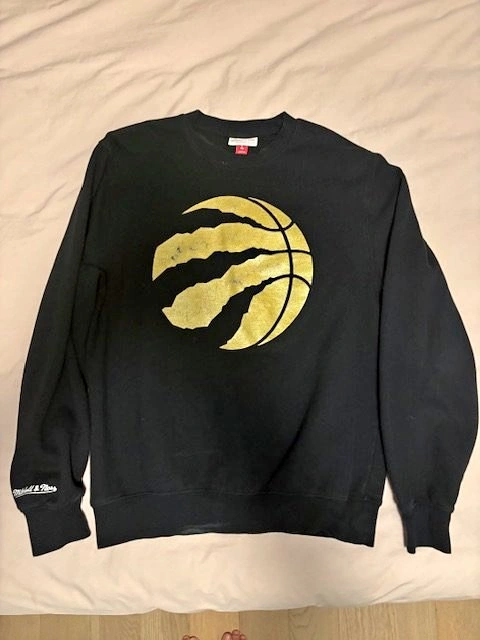 Black Large Sweatshirt Gold Basketball logo