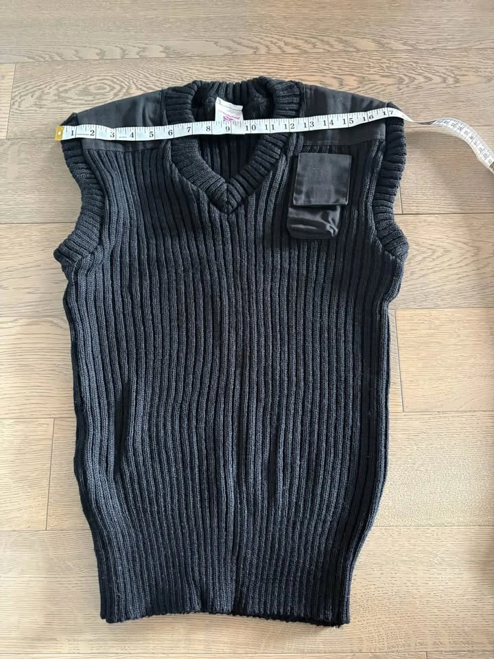 Woolly Pully Black V-Neck Vest - Men's Medium - photo 2