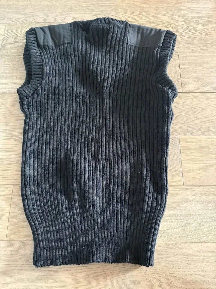 Woolly Pully Black V-Neck Vest - Men's Medium - photo 4