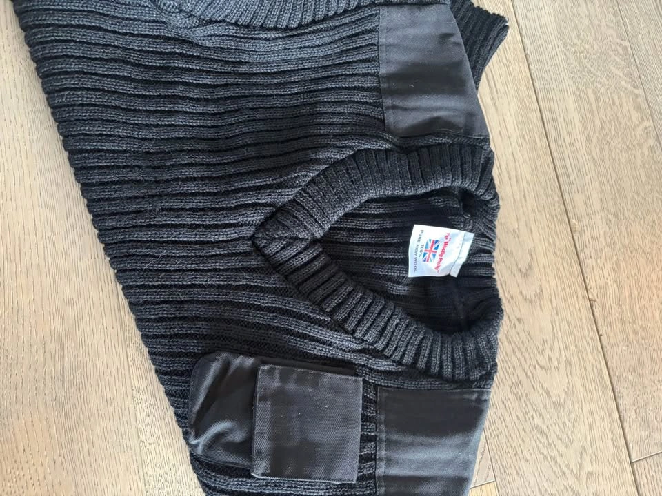 Woolly Pully Black V-Neck Vest - Men's Medium - photo 5