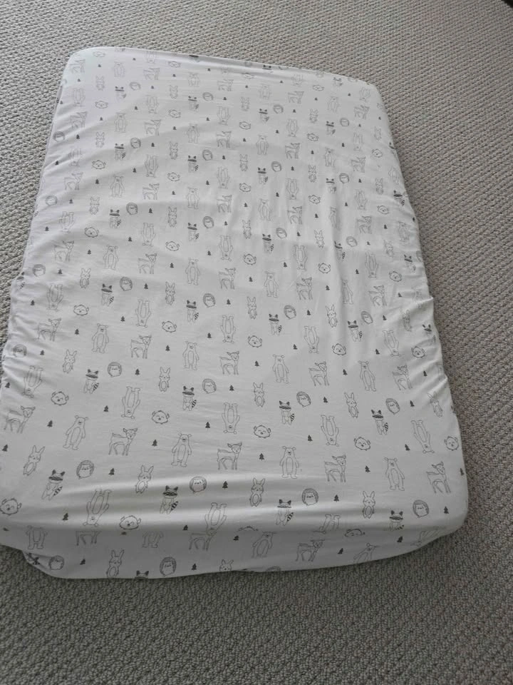 Mattress for crib or pack and play + 2 sheets - photo 3