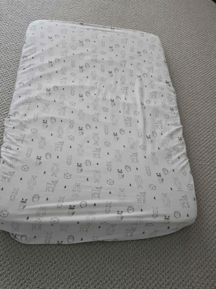Mattress for crib or pack and play + 2 sheets - photo 3