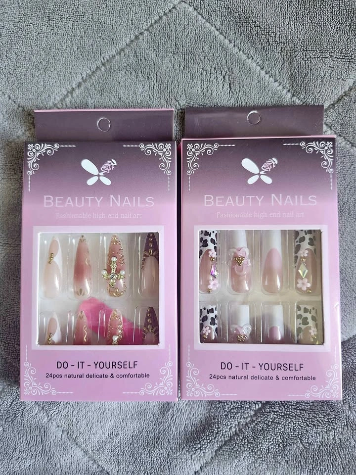 Trendy Press-On Nails 💖
