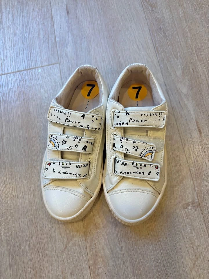 Zara Kids white doodle sneakers size 7 / 27