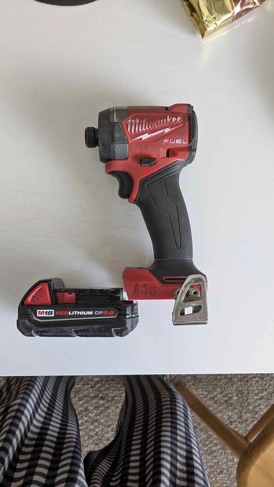 Milwaukee M18 FUEL Impact Driver + 2Ah Battery