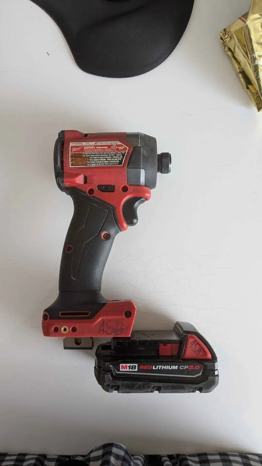 Milwaukee M18 FUEL Impact Driver + 2Ah Battery - photo 2