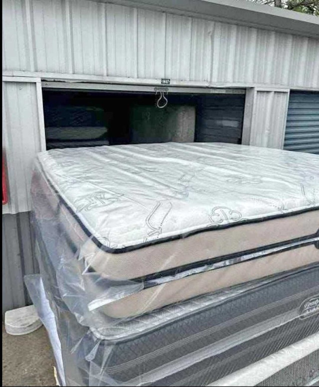 Sealy Mattress - Queen Size - photo 2