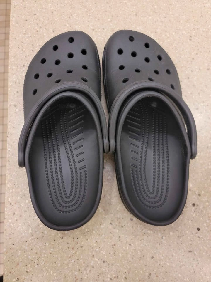Black Crocs Classic Clogs M7 W9 - photo 2