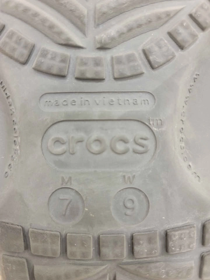 Black Crocs Classic Clogs M7 W9 - photo 3