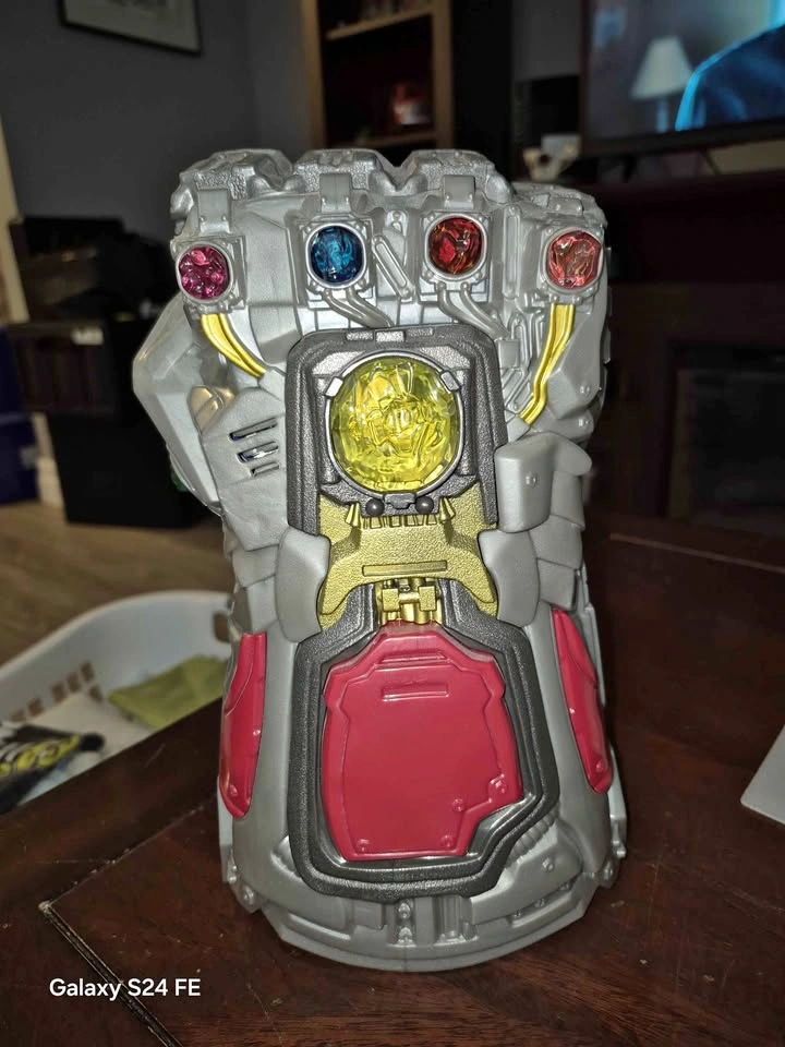 Marvel Avengers: Endgame Electronic Nano Gauntlet