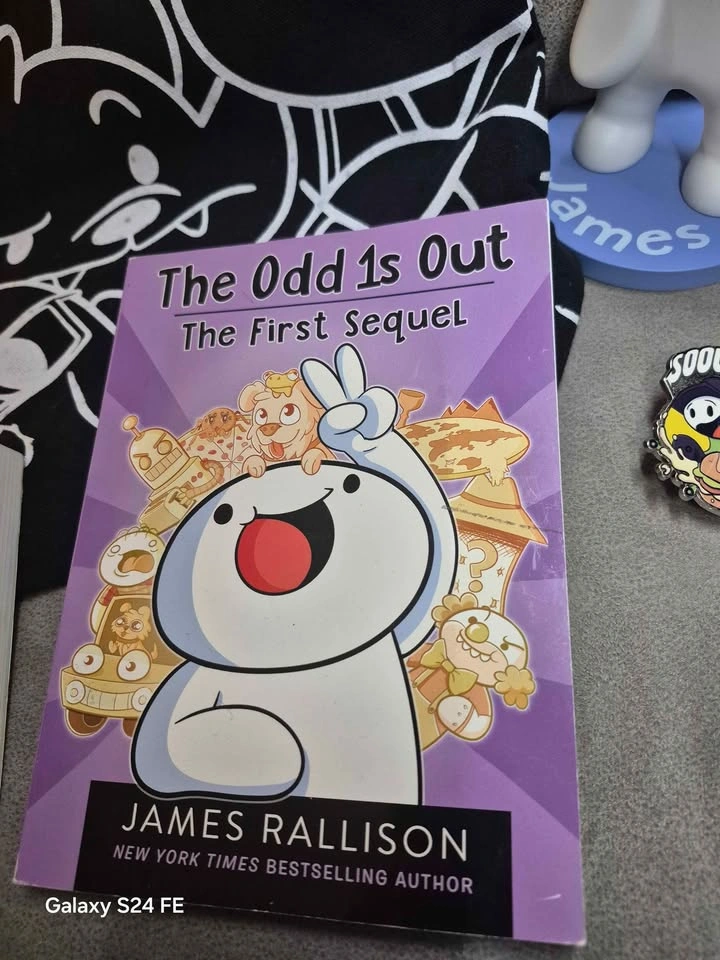 The Odd 1s Out Merchandise Bundle - photo 4