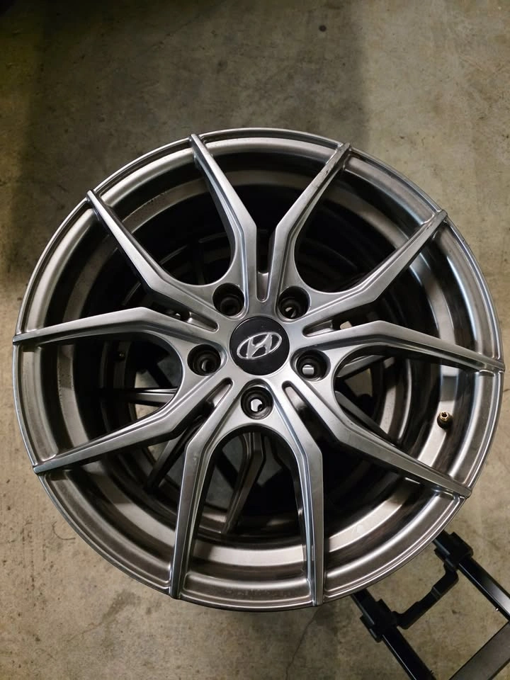 Hyundai 17" Alloys For Sale - Grey - photo 2