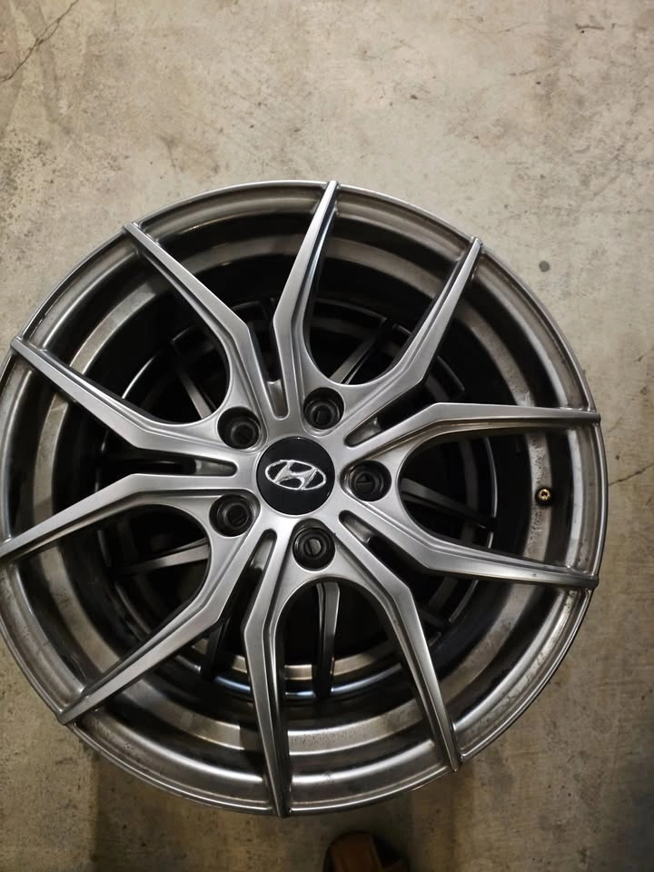 Hyundai 17" Alloys For Sale - Grey - photo 5