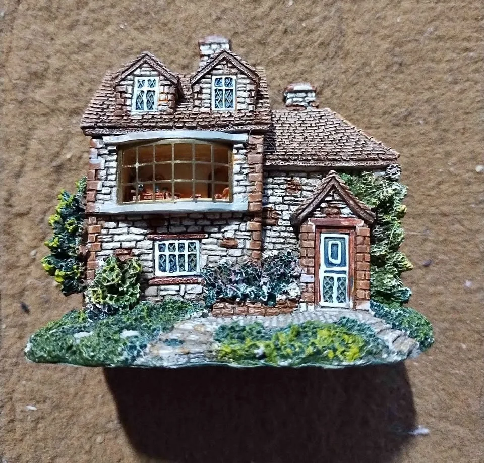 Cherison Hand Crafted Country House Cottage