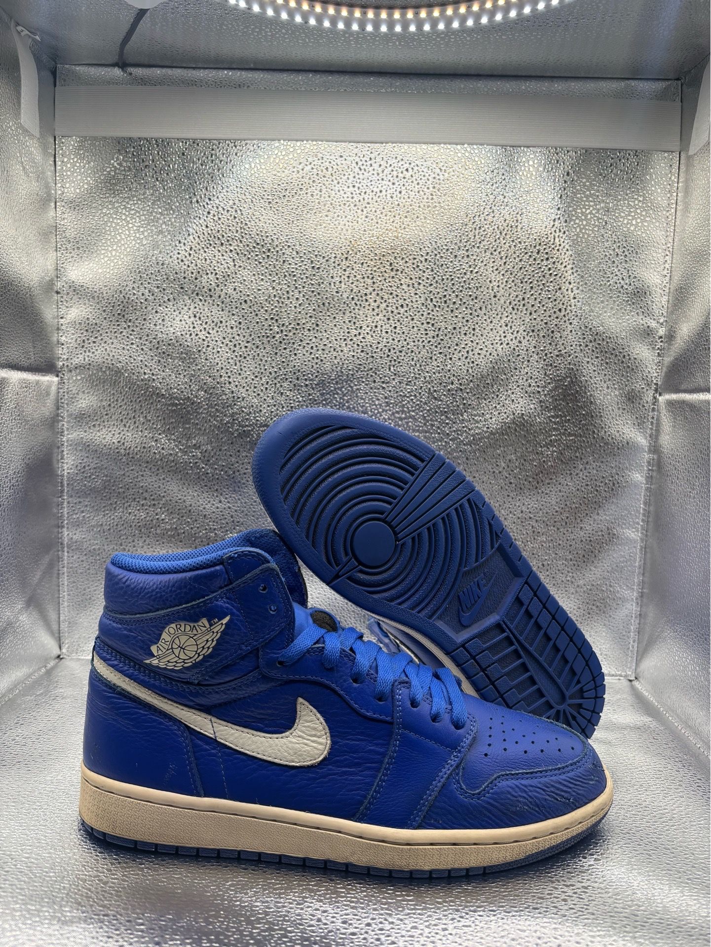 Air Jordan 1 High Hyper Royal