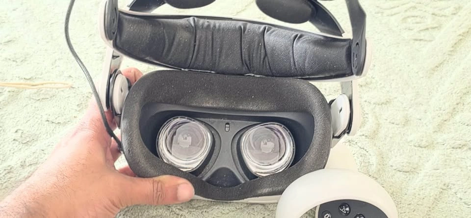 Meta Quest 2 (128GB) + BOBOVR Battery Head Strap - photo 2